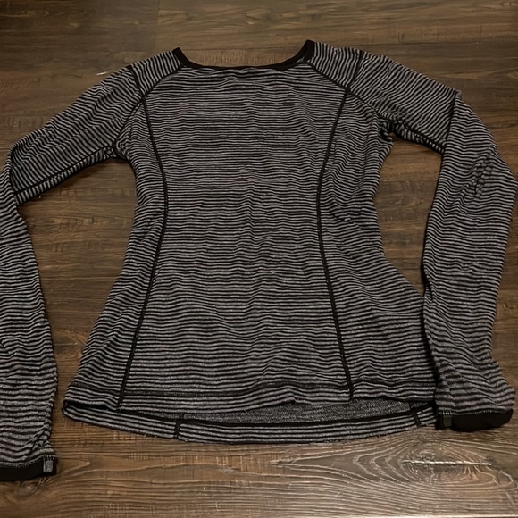 LULULEMON Run Turn Around Long Sleeve 8 - Picture 2 of 6